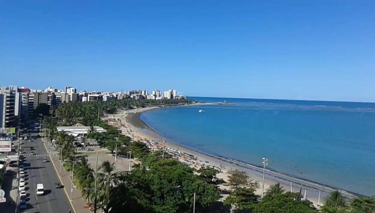 Na Beira Mar Pajuçara: Beachfront Apartment with Lateral Sea View Maceio  Exterior photo
