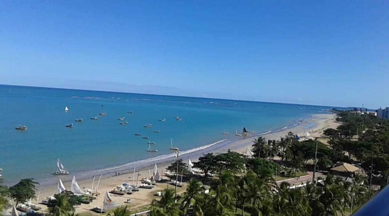 Na Beira Mar Pajuçara: Beachfront Apartment with Lateral Sea View Maceio  Exterior photo